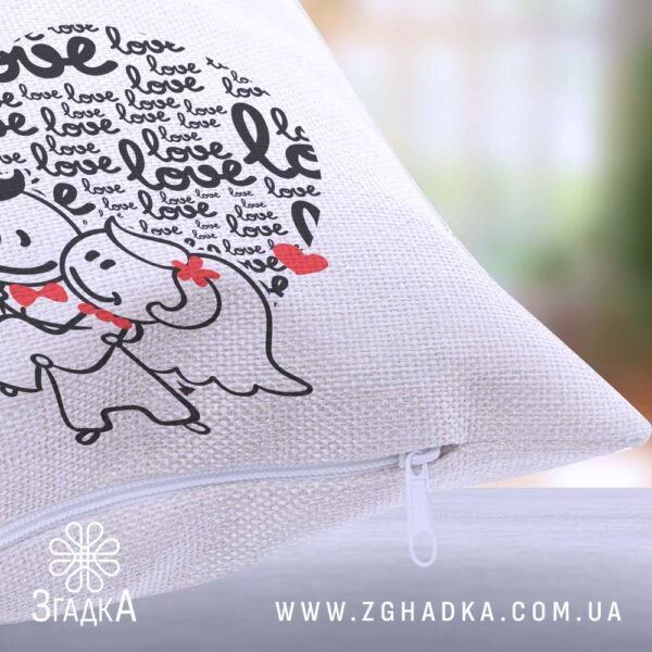 Дизайнерська подушка "Love Згадка Бердичів" для домашнього затишку.