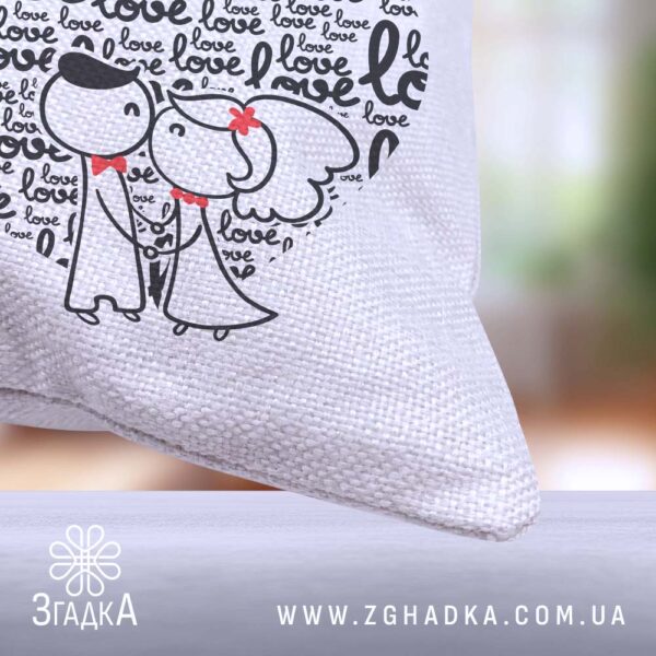 Подушка "Love Згадка Бердичів" — стильний аксесуар для романтичного інтер'єру.