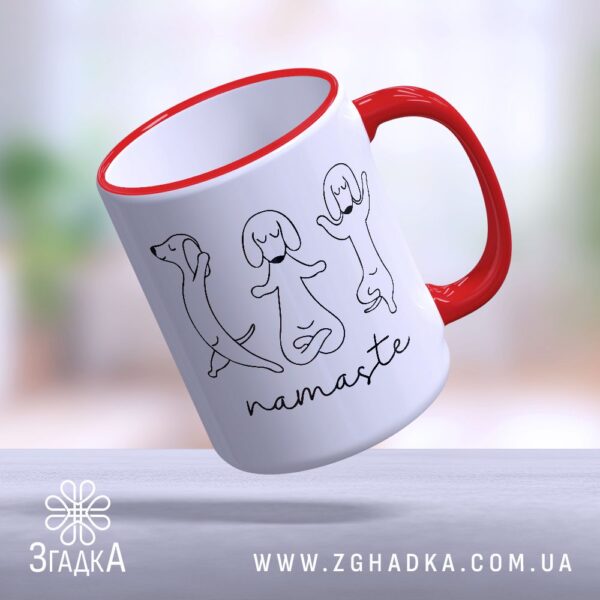 Біла чашка з червоною ручкою Namaste (Bila_chashka_z_chervonoyu_ruchkoyu_Namaste)