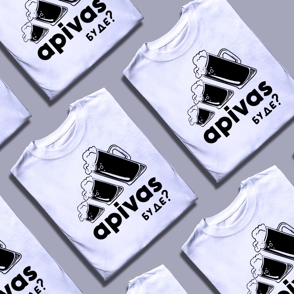 Футболка Apivas Буде Сьогодні, великий план напису «apivas буде?»
