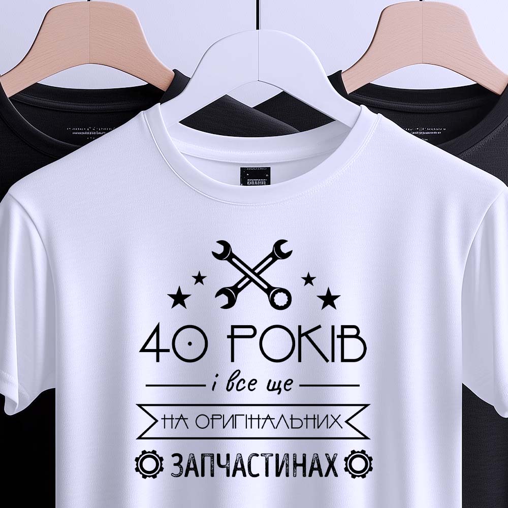 Футболка на оригінальних запчастинах з оригінальним принтом.