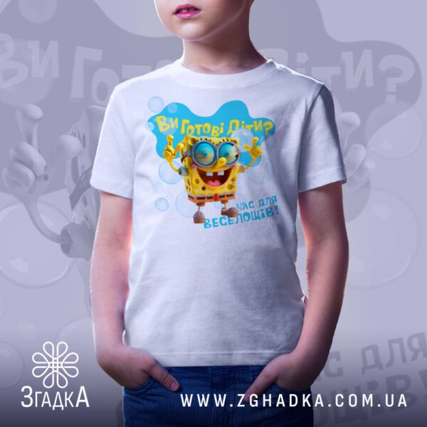 Футболка дитяча Спанч Боб - вигляд футболки на вішаку.