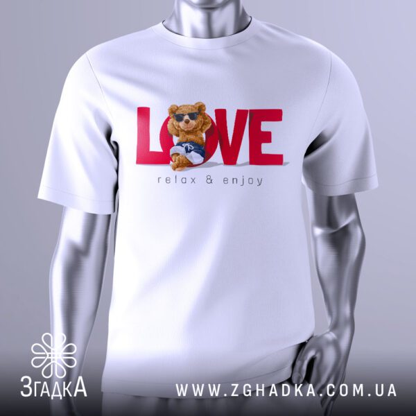 Футболка Love, Relax & Enjoy з вертикальним написом у різних кольорах