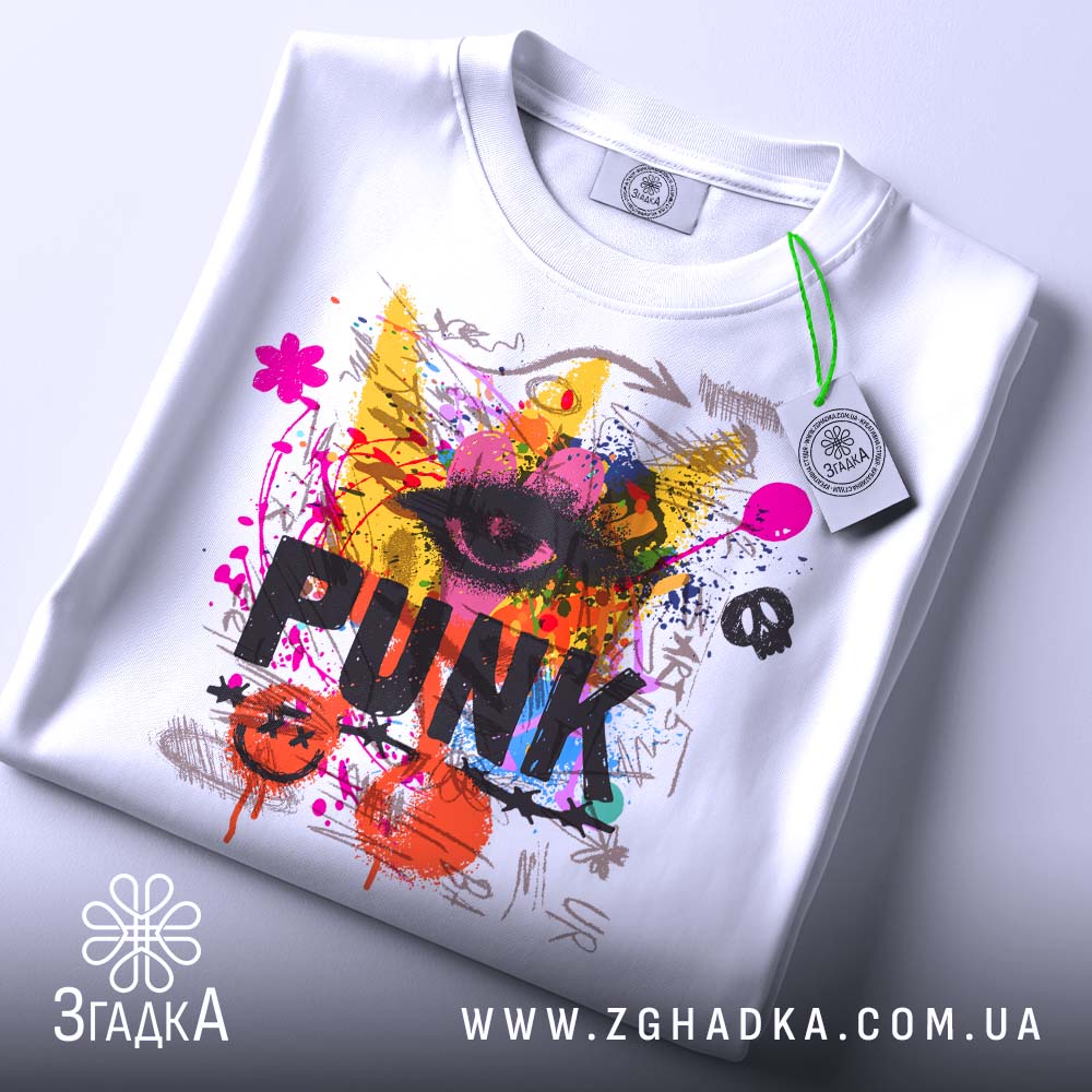 Футболка Панк Арт Експресія - детальний вигляд напису "PUNK" на кольоровому фоні.