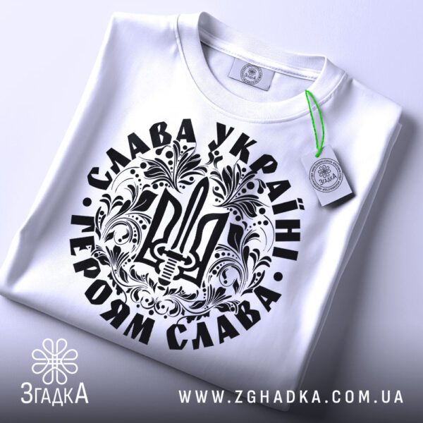 Футболка Слава Україні Патріотична - детальний вигляд напису "СЛАВА УКРАЇНІ".
