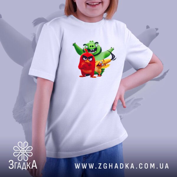 Футболка Angry Birds Компанія - зелена свиня з піднятими руками.