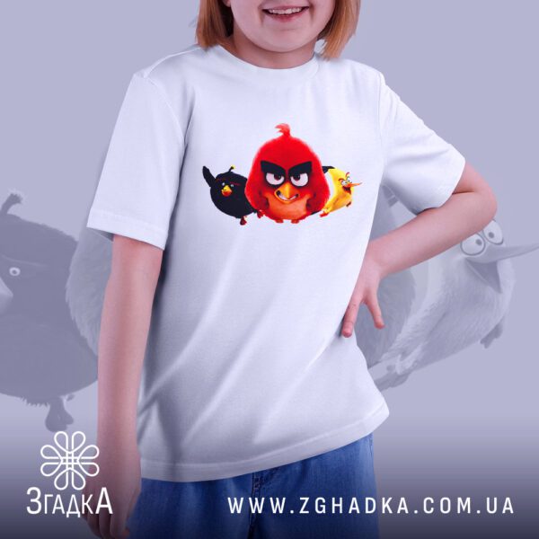 Футболка Angry Birds Трійця - веселий Чак у русі.