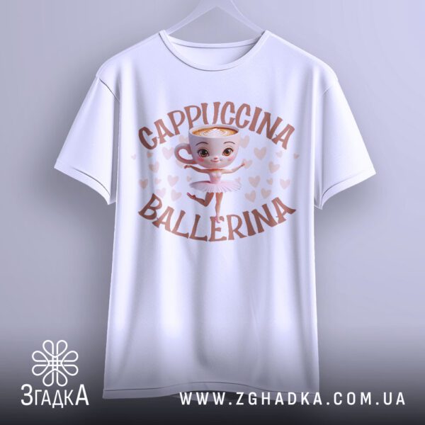 Футболка Ballerina Cappuccina Подарунок - зображення балерини в рожевій пачці серед сердечок.
