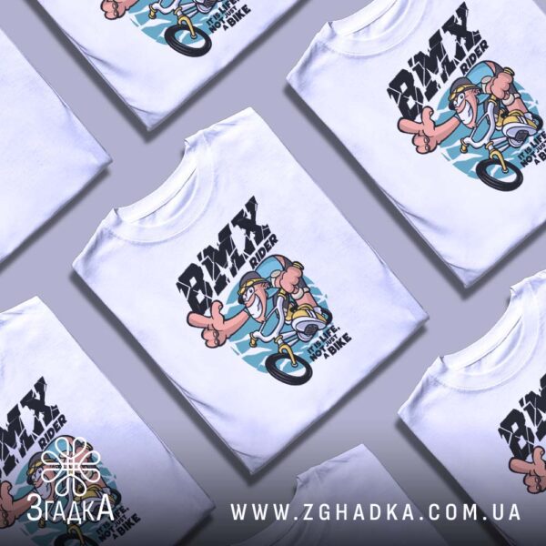 Футболка BMX Це Життя - загальний вигляд футболки з динамічним BMX принтом.
