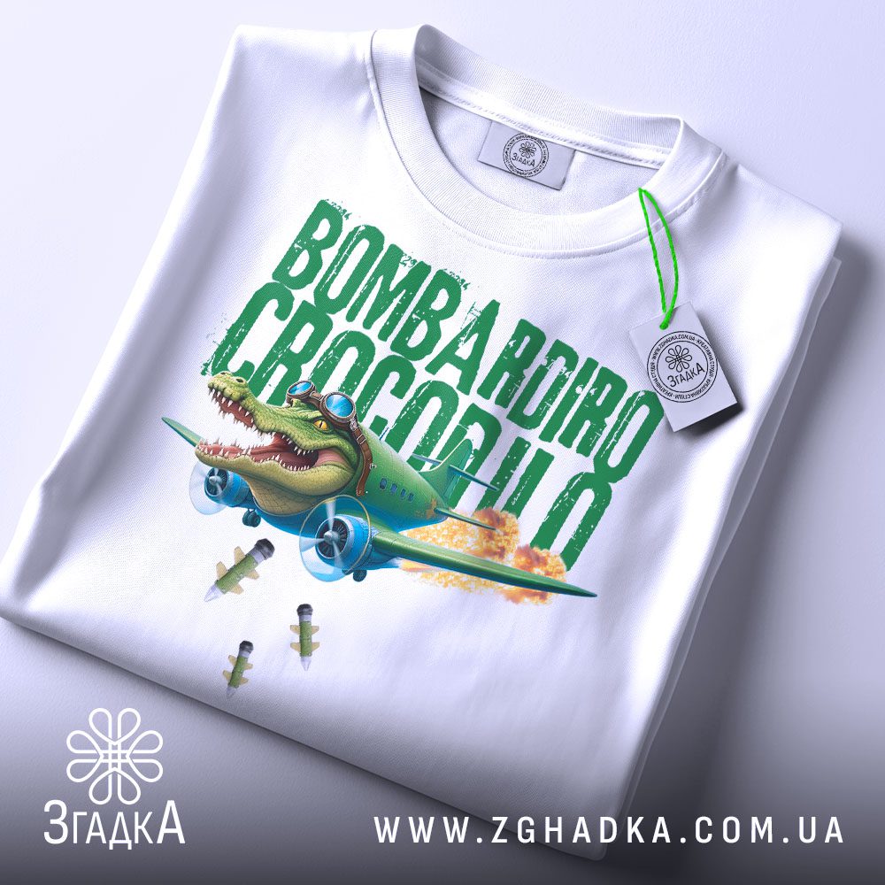 Футболка Bombardiro Crocodilo Принт - крупний план крокодила в окулярах та шарфі.
