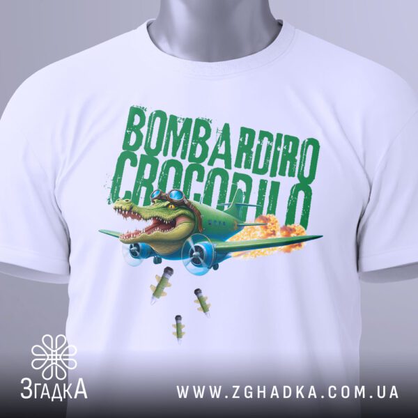 Футболка Bombardiro Crocodilo Принт - яскравий напис "BOMBARDIRO CROCODILO".