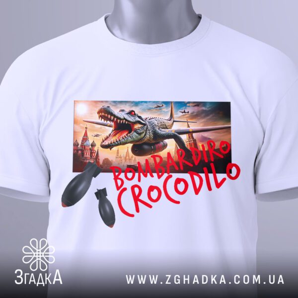 Футболка Bombardiro Crocodilo Roblox - напис "BOMBARDIRO CROCODILO" на фоні гри.