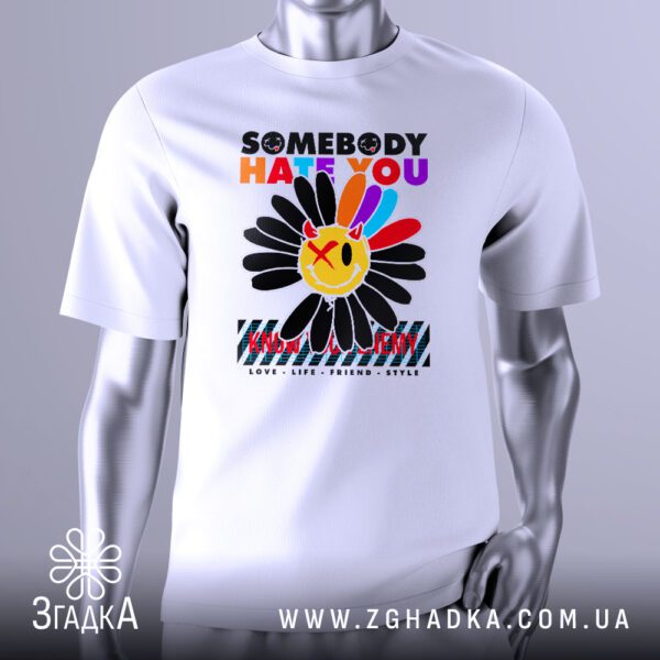Футболка Хейт Квітка Іронія з написом "SOMEBODY HATE YOU" та стилізованою квіткою.