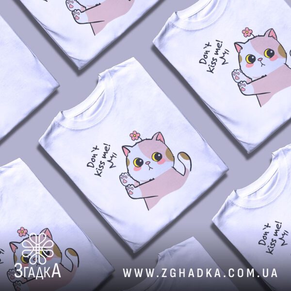 Футболка Кіт Не Цілуй - великі жовті очі котика.