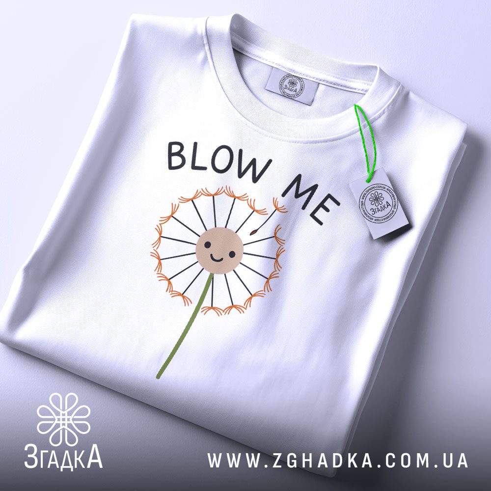 Футболка Кульбаба Blow Me - крупний план обличчя кульбаби з посмішкою.