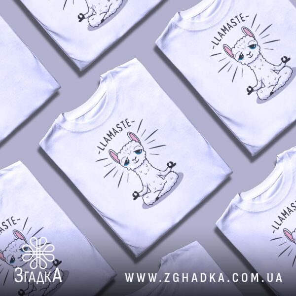 Футболка Лама в Медитації - якісна біла тканина футболки.