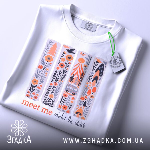 Футболка Meet Under Stars - стилізоване зображення хвойного дерева та квітів.