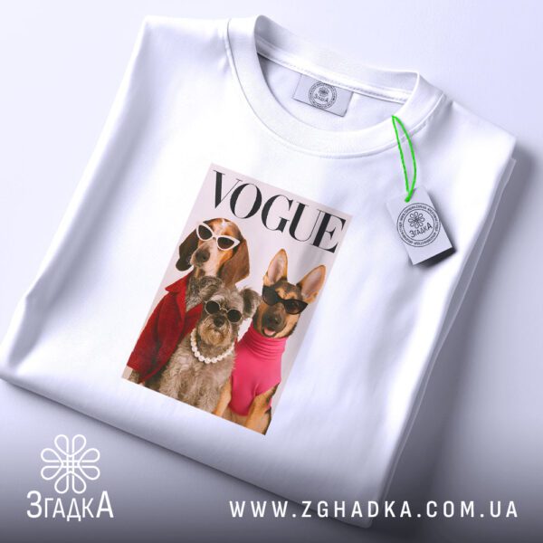 Футболка Модні Собаки VOGUE - собака в червоному светрі та окулярах.