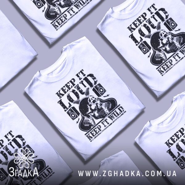 Футболка Рок Череп Гучно - напис "KEEP IT WILD" та блискавки.