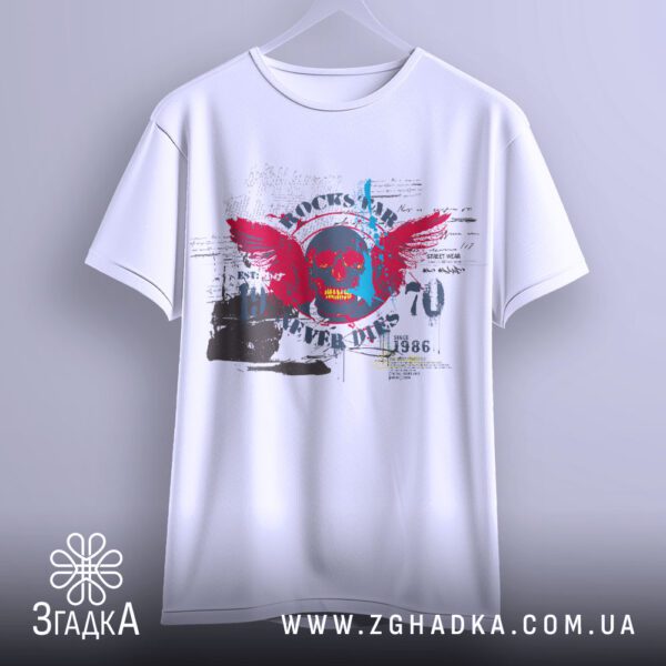 Футболка Рок Череп Подарунок - напис "ROCKS NEVER DIE" на футболці.
