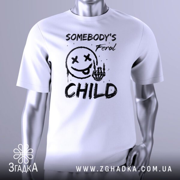 Футболка Somebodys Feral Child - смайлик з "Х" замість очей та висунутим язиком.