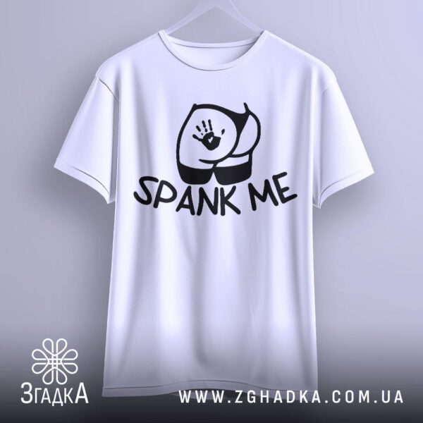 Футболка Spank Me Подарунок - напис "SPANK ME" великим шрифтом.