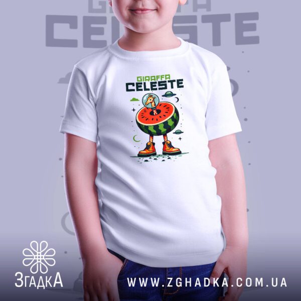 Футболка Жираф Giraffa Celeste - крупний план жирафа в шоломі.