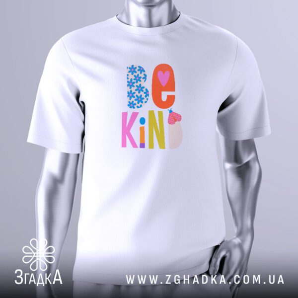 Футболка Be Kind з кольоровим написом