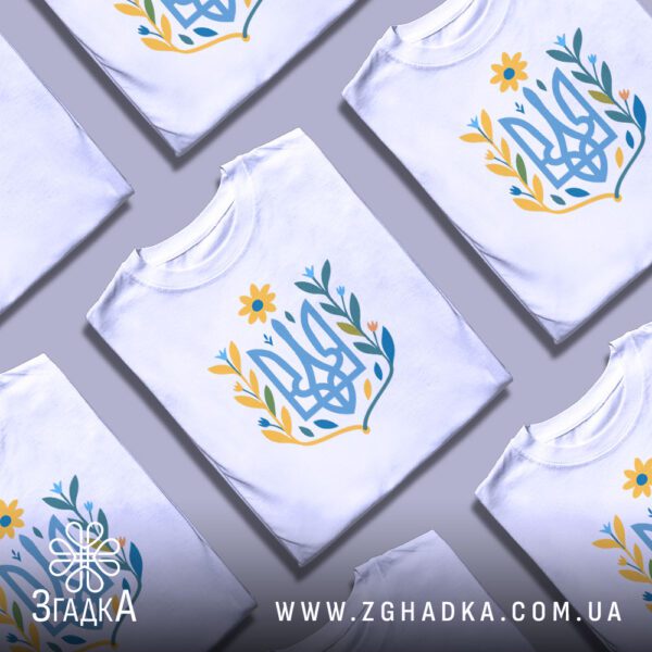 Футболка з тризубом і квітами