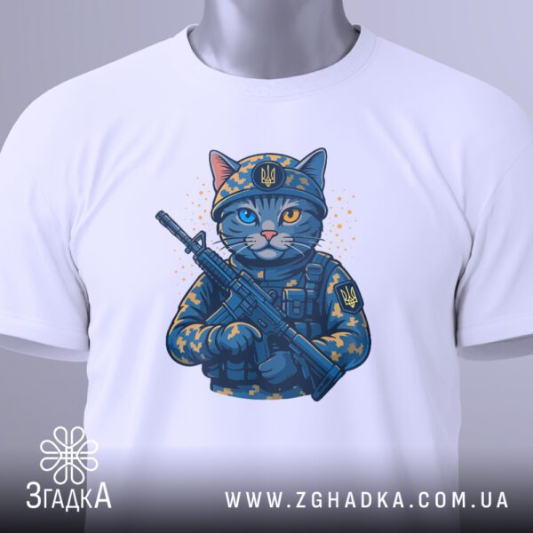 Крупний план принта кота-солдата з тризубом