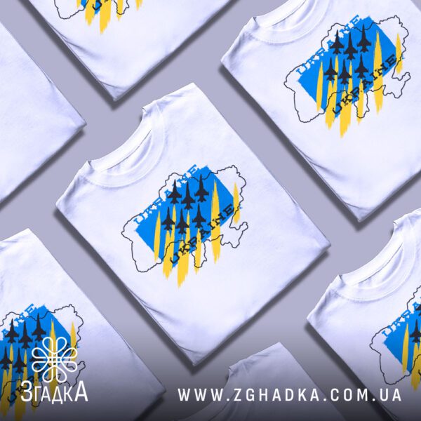 Літаки на фоні прапора України