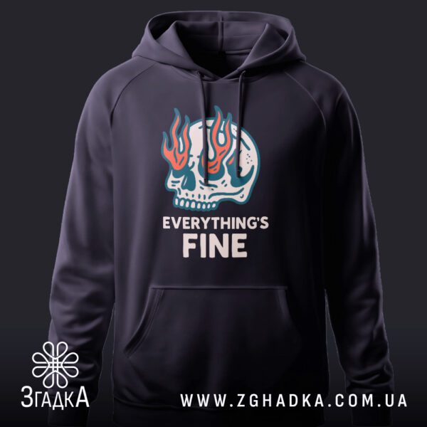 Чорне худі Everything Fine з принтом черепа на темному фоні, вид спереду