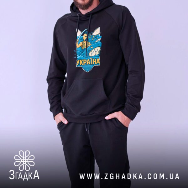 Стильне худі з героїчним зображенням козака на акулі