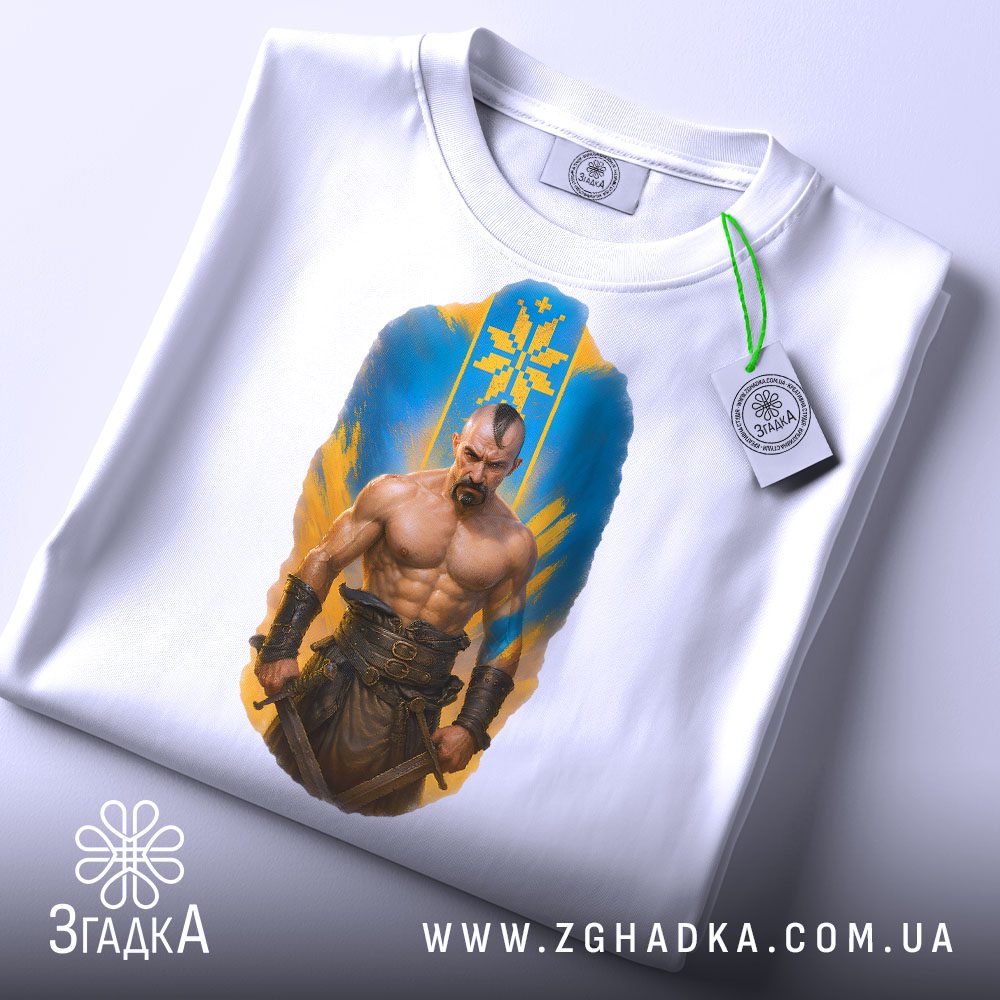 Складена біла футболка з принтом "козацька сила Україна" та етикеткою "Згадка".