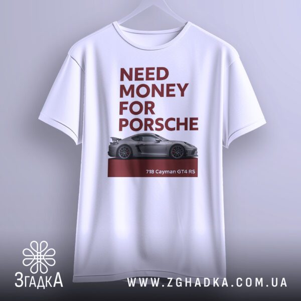 Біла футболка з принтом "Need Money Porsche", що висить на вішаку, демонструючи дизайн.
