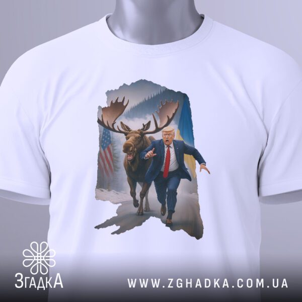 Крупний план Трампа, який тікає від лося.
