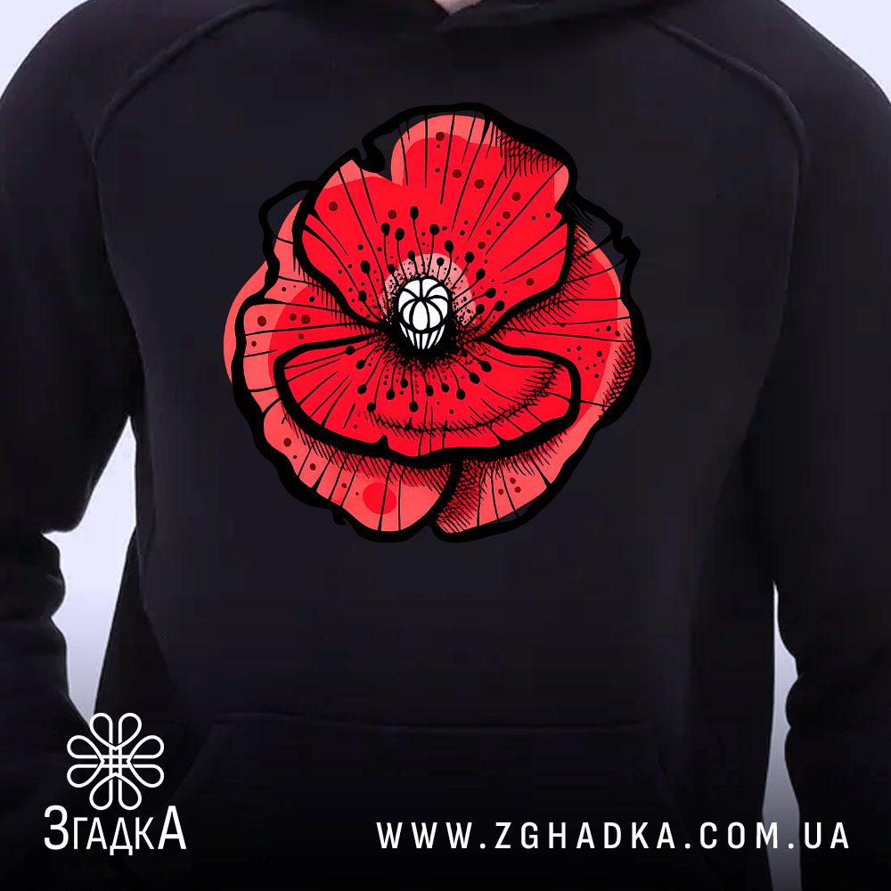 Крупний план принту "символ пам’яті мак" на чорному худі, що детально показує ілюстрацію.