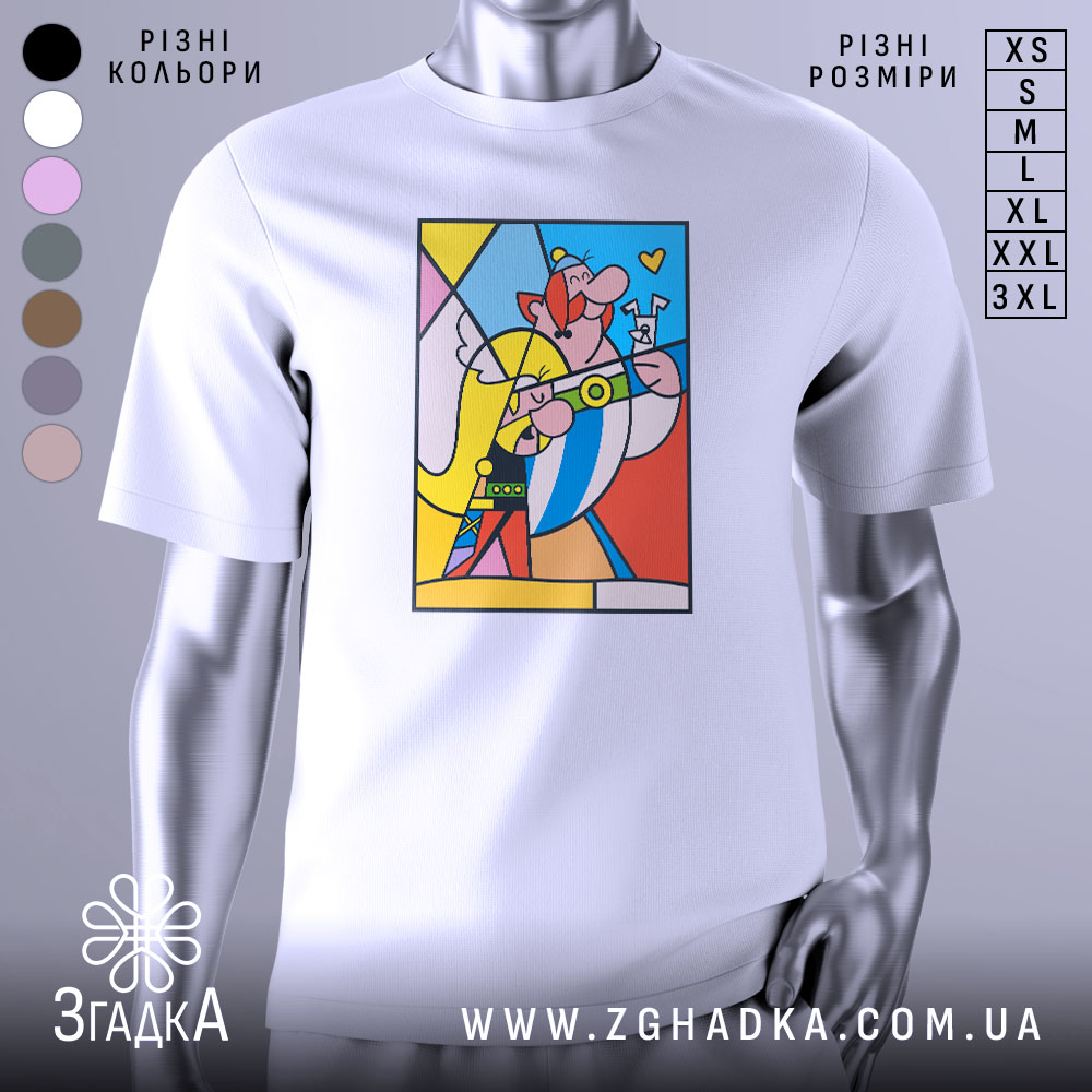 Futbolka Art Heroi Natkhnennia U Formi Barv 1 Футболка арт герої білого кольору, зображена з фронтального ракурсу на манекені, фон світло-сірий. Принт містить кольорові фігури, що зображують персонажів з серії коміксів, з яскравими елементами жовтого, червоного та блакитного кольорів.