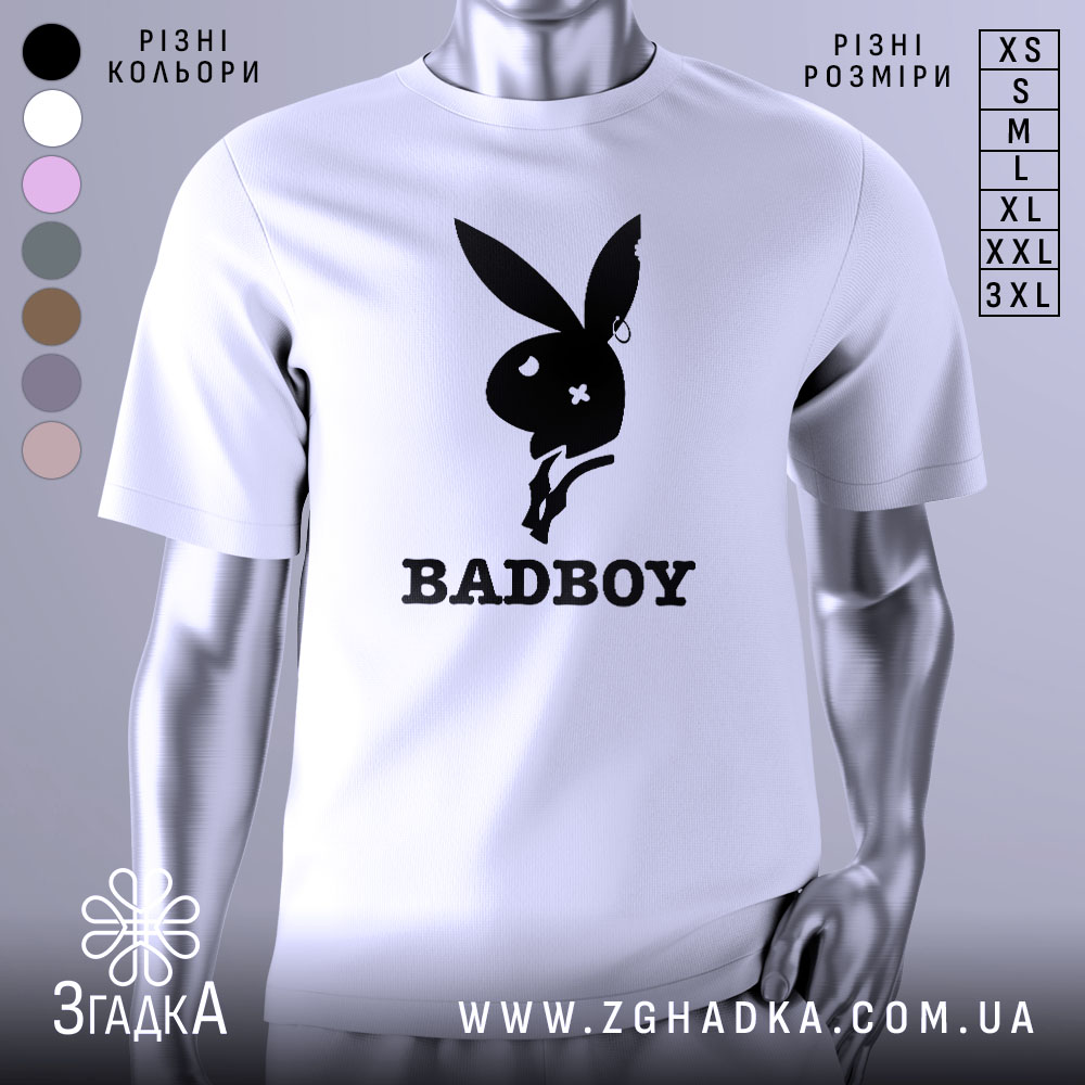 Футболка badboy кролик білого кольору, зображена з фронтального ракурсу на манекені, фон світло-сірий, принт чорного кольору з силуетом кролика та написом 'BADBOY' під ним.