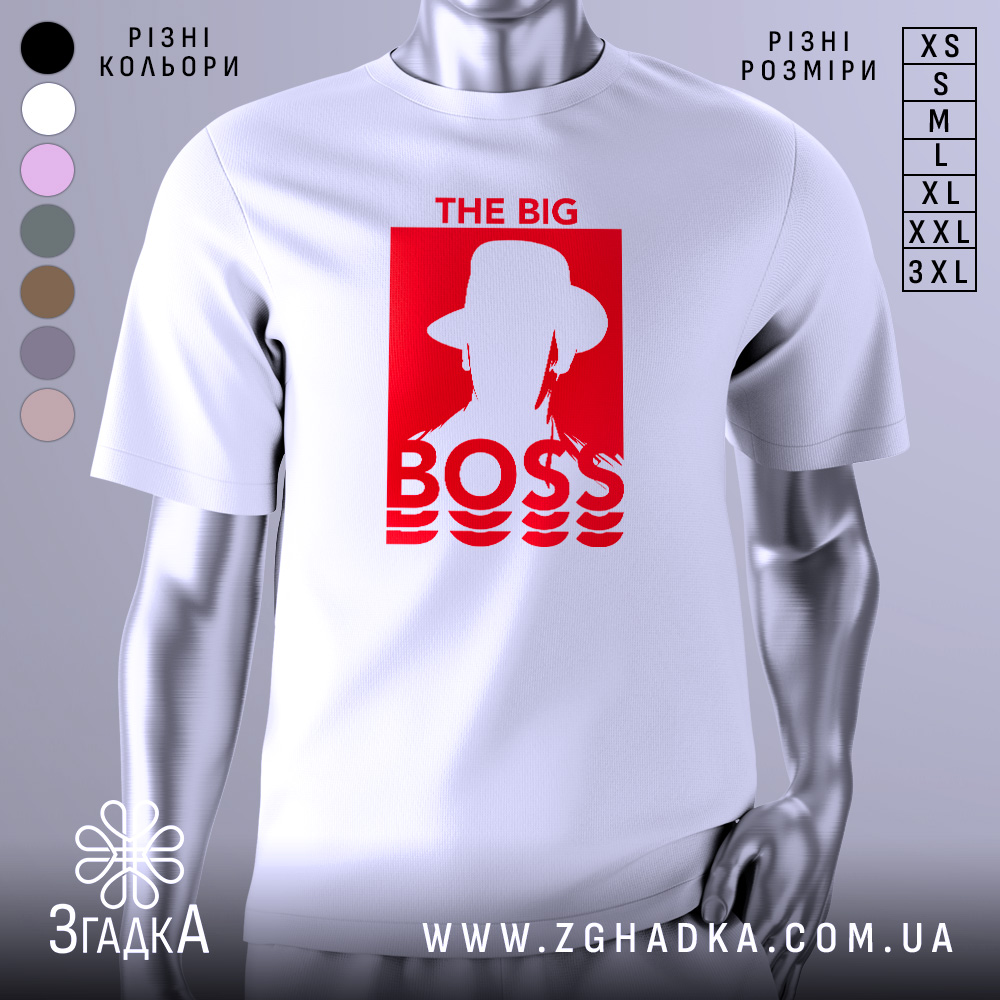 Футболка для босса, білого кольору, зображена з близького ракурсу на манекені, фон світло-сірий, принт червоного кольору з написом 'THE BIG BOSS' та силуетом людини в капелюсі.