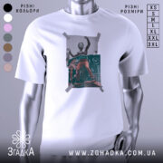 Футболка для скейтерів, біла, зображена на манекені, фон світло-сірий, принт з малюнком скейтера в червоних штанах, обклеєний скотчем.