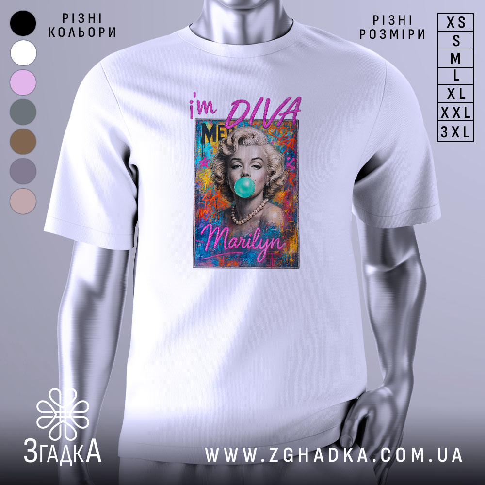 Futbolka Dyva Styl Merilin Tvii Zukhvalyi Obraz 1 Футболка дивa стиль Мерілін, біла, зображена на манекені, фон світло-сірий, принт з портретом жінки з жувальною гумкою, кольорові деталі навколо, текст 'i'm DIVA' і 'Marilyn' яскравими літерами.