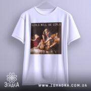 Футболка гострий фемсил білого кольору, підвішена на вішалці, фон світло-сірий, принт з написом 'GIRLS WILL BE GIRLS' на картині, що зображує жінок у класичному стилі.