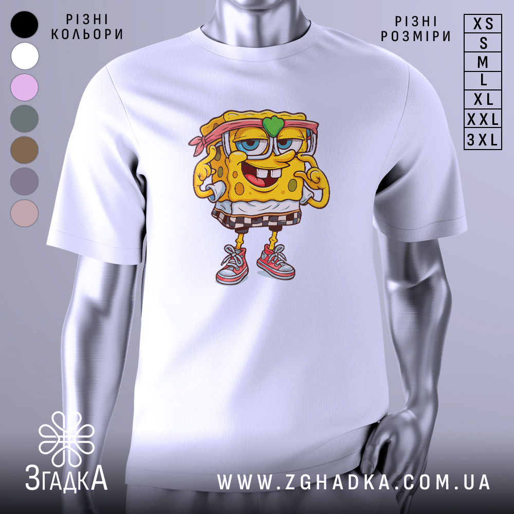 Футболка губка боб білого кольору, зображена на манекені, з принтом персонажа у червоному головному уборі та окулярах, на фоні світло-сірого кольору.
