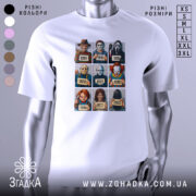 Футболка хорор класика, біла, зображена на манекені з правого боку, фон світло-сірий, принт містить дев'ять персонажів з фільмів жахів з їхніми роками, яскраві кольори принта, деталі чітко видимі.