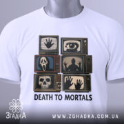 Футболка хорор стиль, біла, зображена зверху, фон світлий, принт на футболці той же, що і на попередньому фото, з додатковою етикеткою зеленого кольору, що підкреслює стиль.