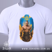 Футболка козацький дух, біла, зображена на столі, фон світло-сірий, принт з зображенням чоловіка з мускулатурою, на футболці є етикетка.
