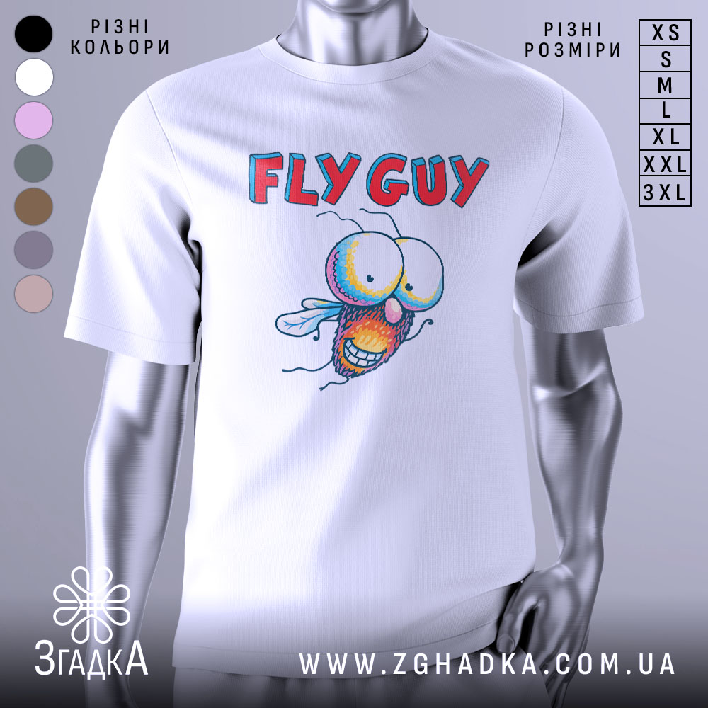Futbolka Kumedna Mukha Iaskravyi Vybir Dlia Smilyvykh 1 Футболка кумедна муха білого кольору, зображена на манекені з правого ракурсу, фон світло-сірий, принт з мультяшною мухою з великими очима та текстом 'FLY GUY' яскравих кольорів.