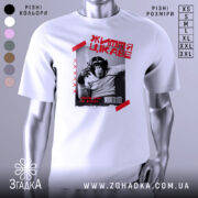 Футболка мавпа життя цікаве. Біла футболка на манекені, з принтом чорного мавпи, що курить, на фоні сірого кольору. Принт обрамлений червоними смужками та текстом.