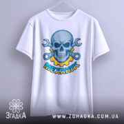 Футболка механік — футболка на вішаку, загальний вигляд виробу у студії.